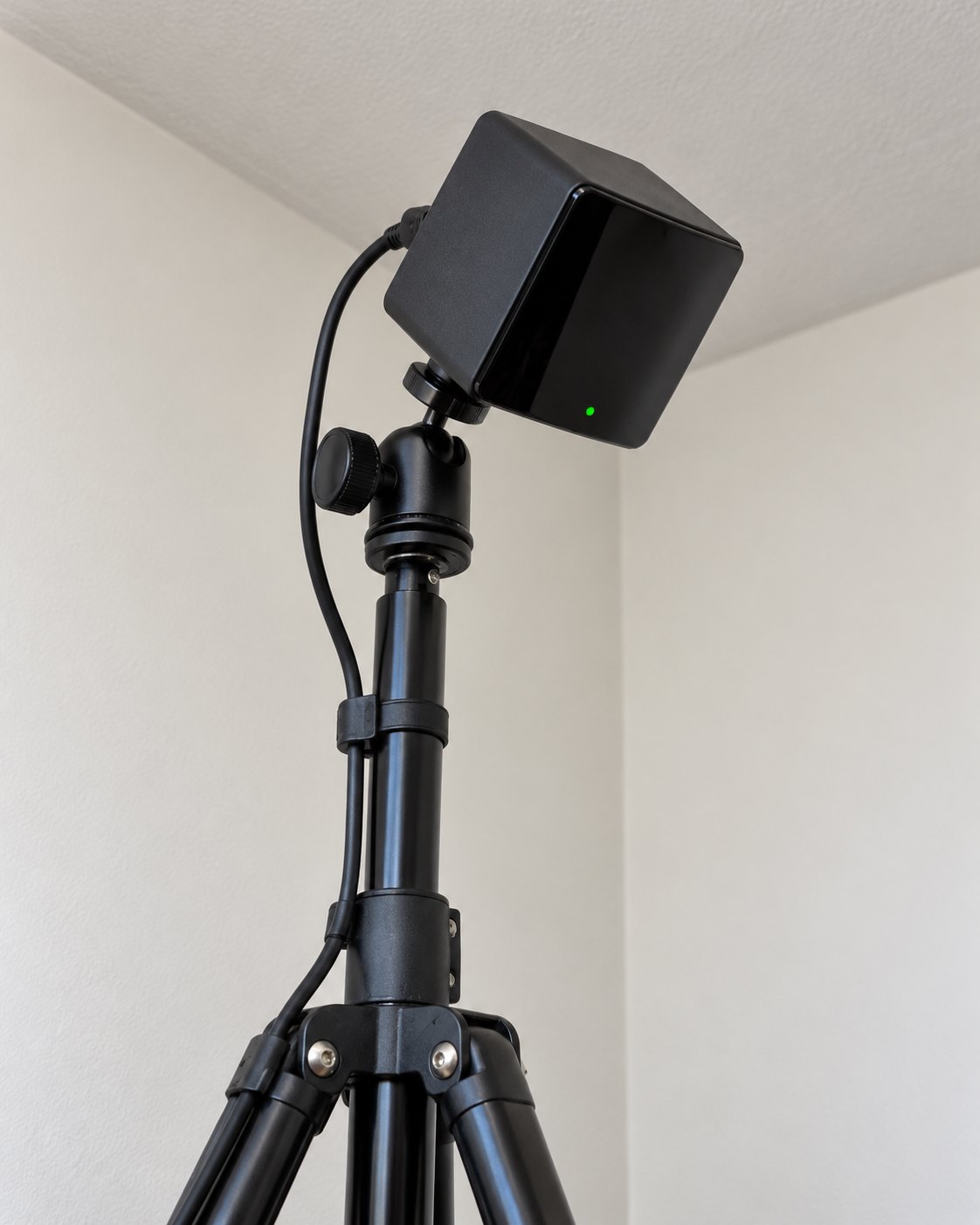 Base Station 2.0 삼각대 설치 클로즈업